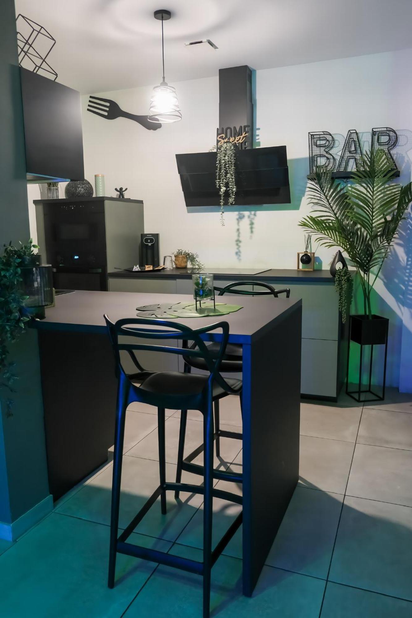 O Privatif - Luxury - Jacuzzi-sauna-netflix-fishspa-serviettes-peignoirs-sandales-cafe *