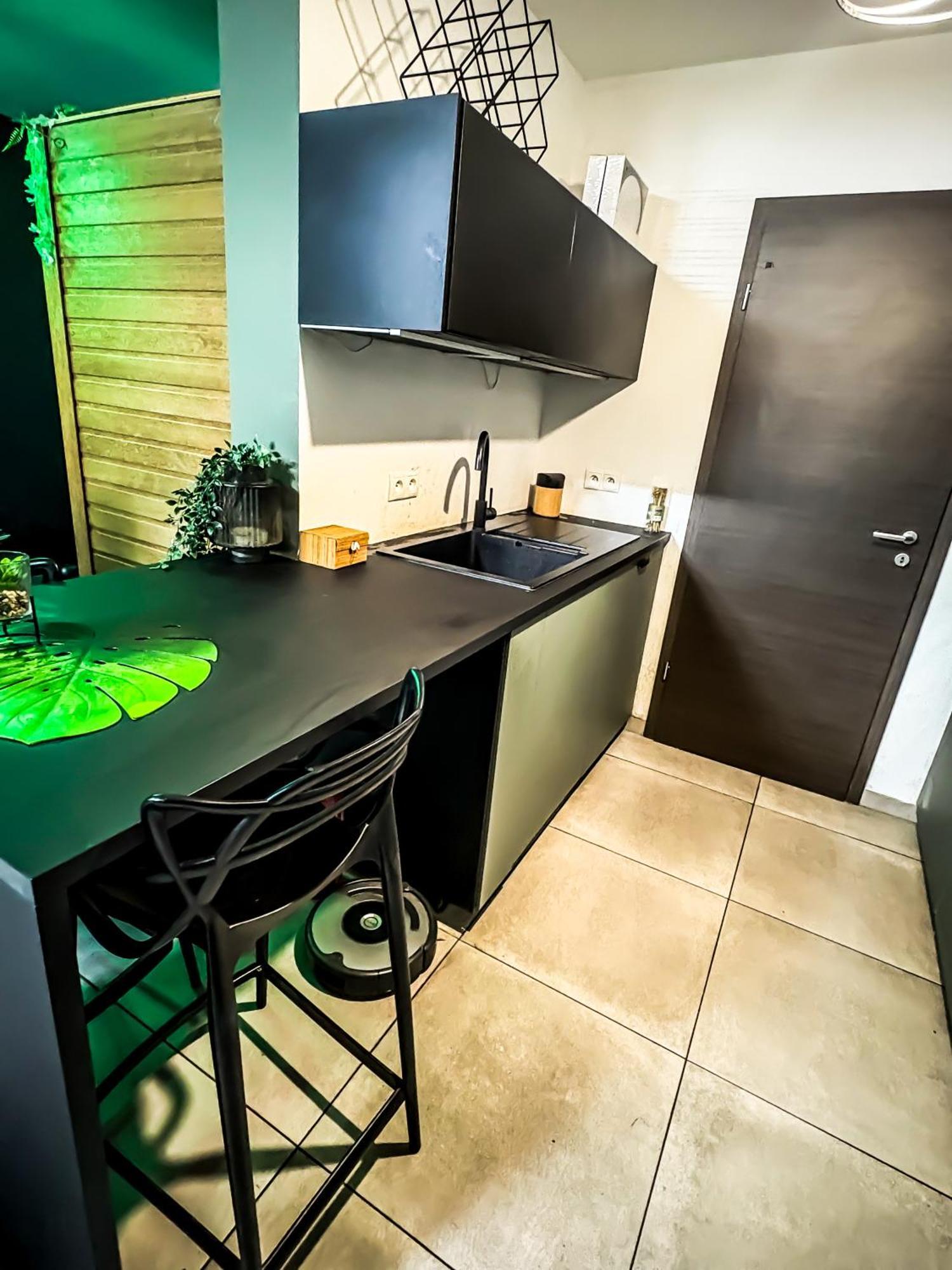 Villa O Privatif - Luxury - Jacuzzi-sauna-netflix-fishspa-serviettes-peignoirs-sandales-cafe